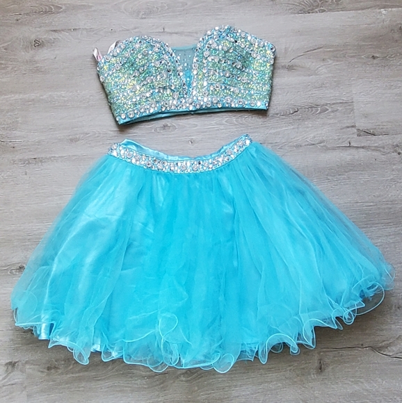 Dress - Picture 1 of 4